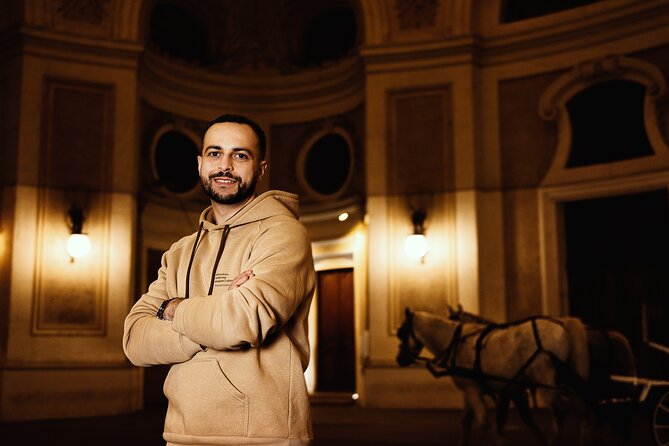 1.5 Hour Cinematic Style Portrait Photoshoot and Tour in Vienna - How you choose your mood and what the photographer does with it