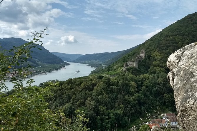 3-Hour Private Hiking Tour to historic places around Spitz in Wachau Valley - What to pack (and what to wear) for Wachau hiking