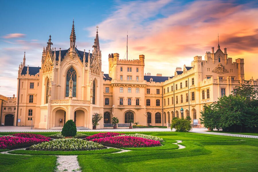 4 castles private day trip from Vienna to South Moravia - Leobendorf and the Kreuzenburg/Kreuzenstein castle stop