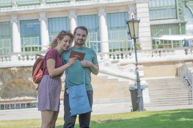A box for a romantic walk in the city center of Vienna - How the Love in Vienna box turns sightseeing into a date