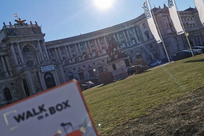 A box for a romantic walk in the city center of Vienna - Grünangergasse courtyards and passageways: the quieter Vienna route