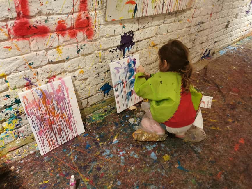 Action Painting Vienna - The painty part: why protective equipment still makes sense