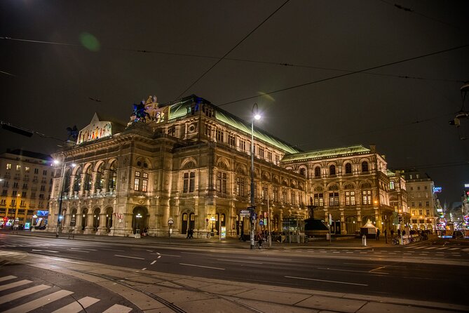 Big Bus Panoramic Live-Guided Evening Tour - Vienna State Opera in evening light, and how to use it as a landmark