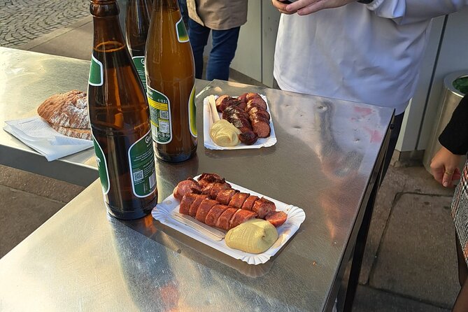 Bites & Sights Vienna Authentic Gourmet Walk - The hidden market moment: street food that feels local