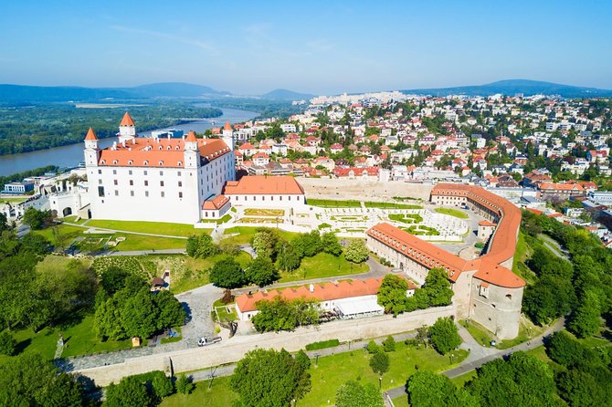 Bratislava Private Tour from Vienna - Lunch and souvenir time: how to use the free hour well