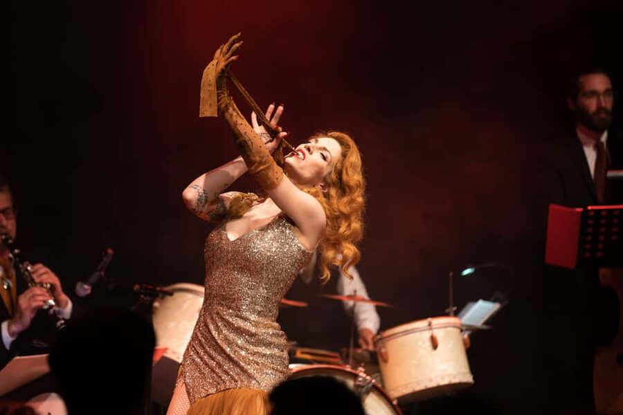 Burlesque Dinner Club in Vienna - The hosts and show tone: Kalinka Kalashnikov and Russell The Love Muscle Brunner