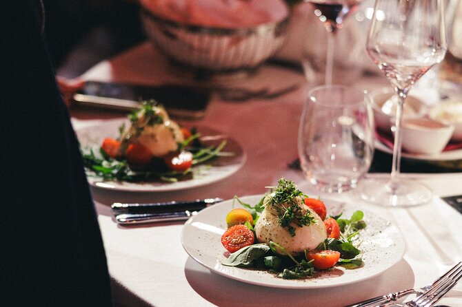 Burlesque Spectacular Dinner Show - Timing, Drinks, and the 7:00 pm Start