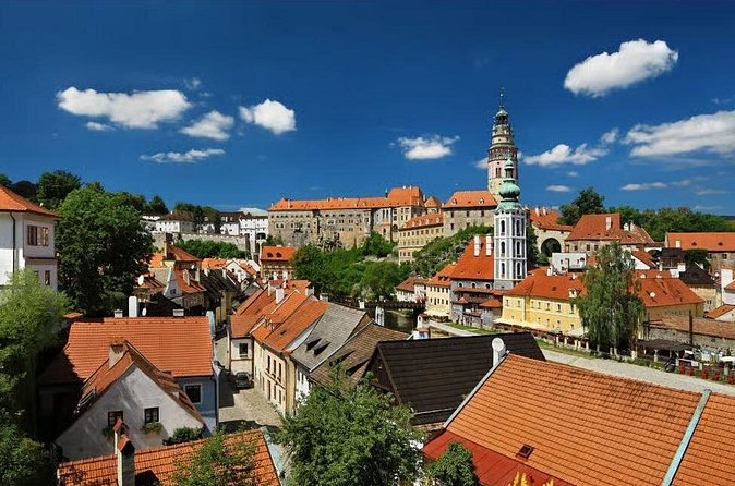 Cesky Krumlov and Wachau Danube Valley Tour from Vienna - Guides and Group Size: How the Day Stays Organized