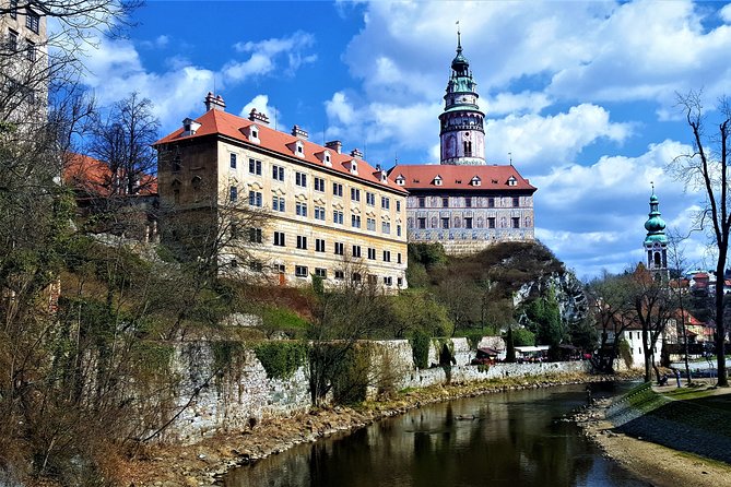 Cesky Krumlov Small-Group Day Trip from Vienna - The border and Nové Hrady scenery: the in-between part is part of the point