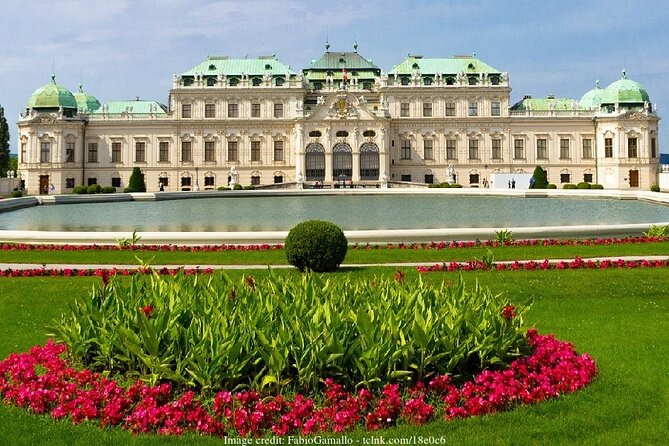 Christmas at Belvedere: 3hr Private Tour of Upper Palace & Market - Logistics that matter: meeting point, timing, and getting around