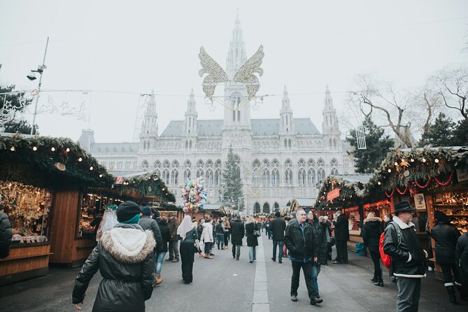 Christmas Walk Vienna : 5 Markets & Old Town in 3h (EN/DE) - Stop 3: MuseumsQuartier Wien for unusual food and a hip atmosphere