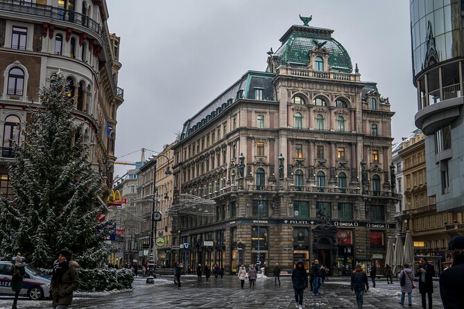 Christmas Walk Vienna : 5 Markets & Old Town in 3h (EN/DE) - Stop 6: Am Hof, then a walk away from the thick crowds