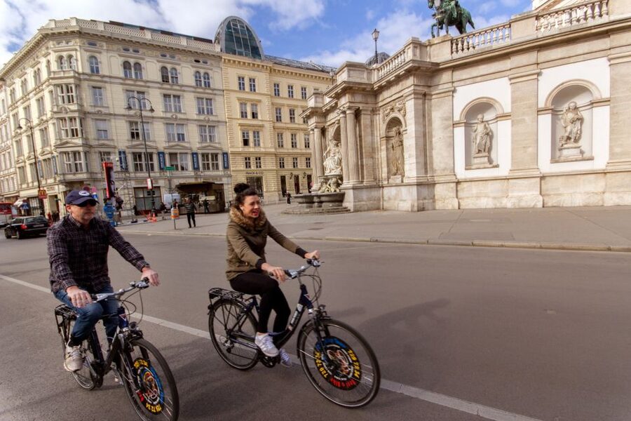 Classic Vienna: 3-Hour Guided Bike Tour - Starting at Bösendorferstraße 5 and getting oriented fast