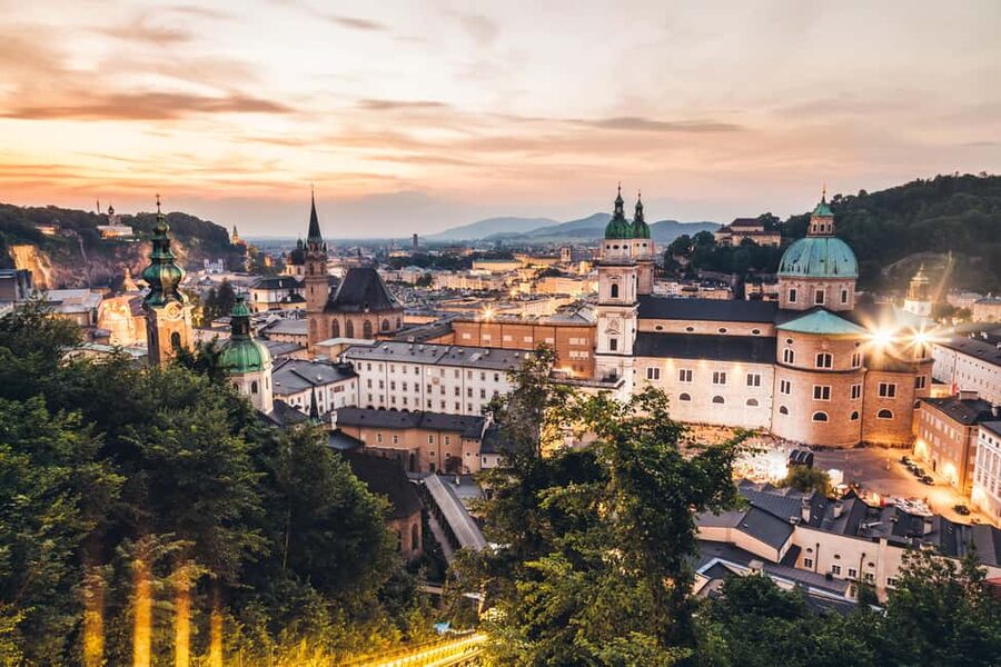 Day trips from Vienna: Hallstatt & Salzburg Guided Tour - Salzburg in 3 hours: a guided walk plus time to chase your interests