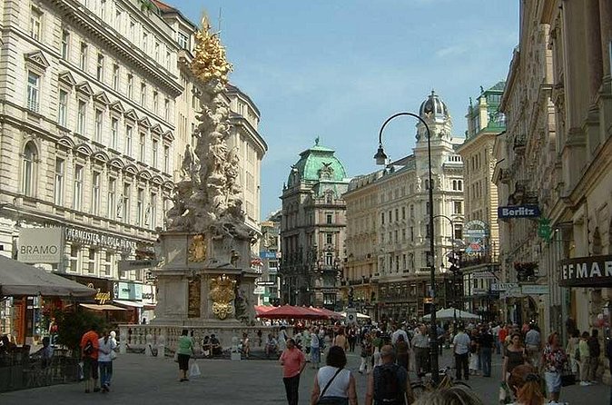 e-Scavenger hunt Vienna: Explore the city at your own pace - Stop 2: Hofburg, from Habsburg residence to today’s presidency