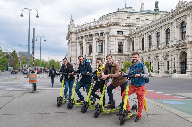 E-Scooter Tour through amazing Vienna! - Universitat Wien: turning a landmark into real navigation