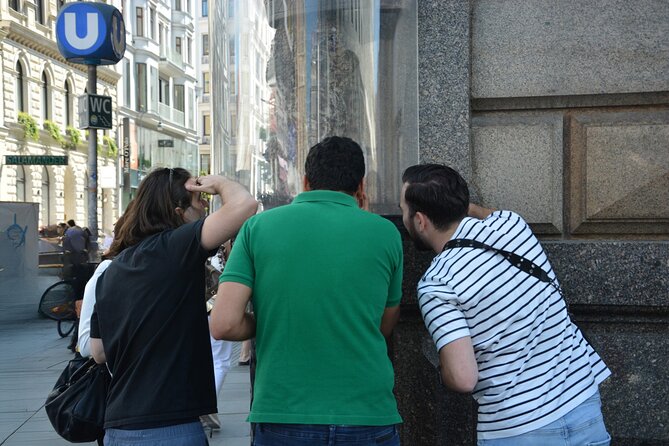 Explore the Hidden Gems of Vienna with CityRiddler - The Anker Clock: learning why a clock is treated like a star