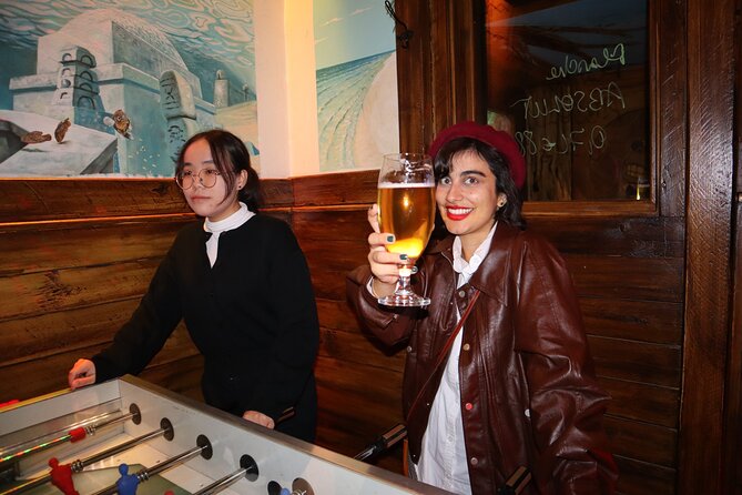 Friday Night Pub Crawl for Professionals in Vienna, Austria - Funky Monkey Bar: DJ energy, a dance floor, and tiki drinks