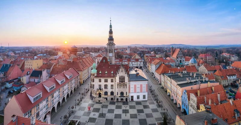 From Vienna: Bratislava& Budapest Day Tour with Photographer - Bratislava Medieval Streets and the Danube-View Castle Stop