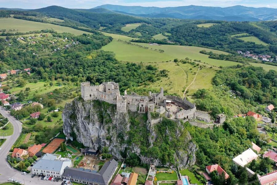 From Vienna: Bratislava & Devin Castle Day Tour with Photo - Lunch in the countryside: Slovak comfort food and local drinks
