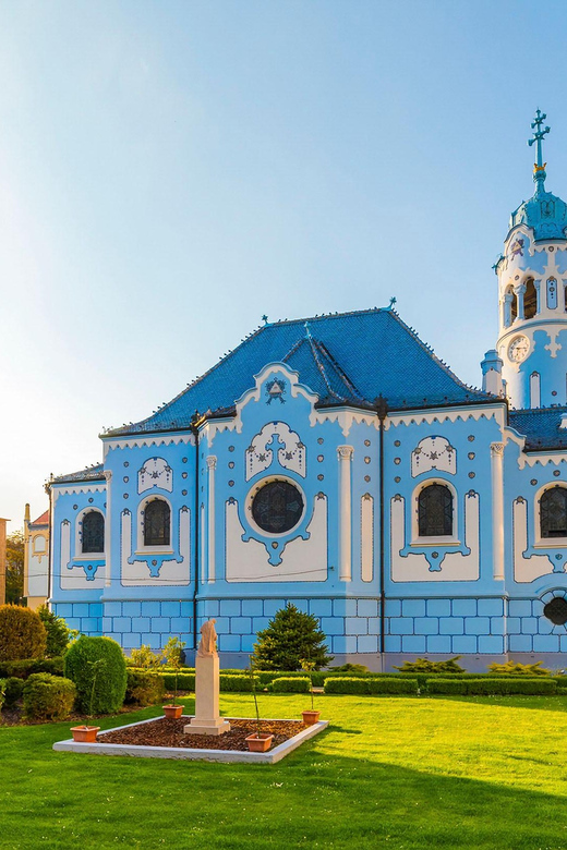 From Vienna: Bratislava with Local Guide, Castle & UFO Views - Bratislava Castle: the best viewpoint, with a time limit to know