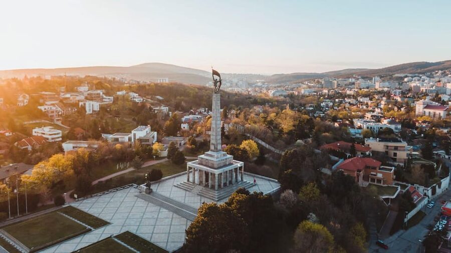 From Vienna: Bratislava with Local Guide, Castle & UFO Views - Lunch time in Bratislava, and why free time matters more than it sounds