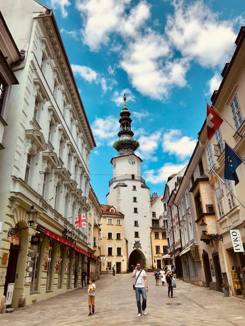 From Vienna: Bratislava with Local Guide, Castle & UFO Views - The pacing, the group size, and why the guide matters