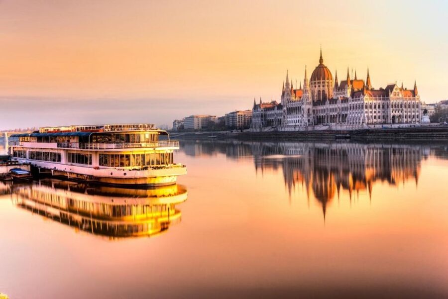 From Vienna: Budapest Small-Group Guided Day Tour - Food, Coffee, and Real Hungarian Flavors (Without Eating Too Much Time)