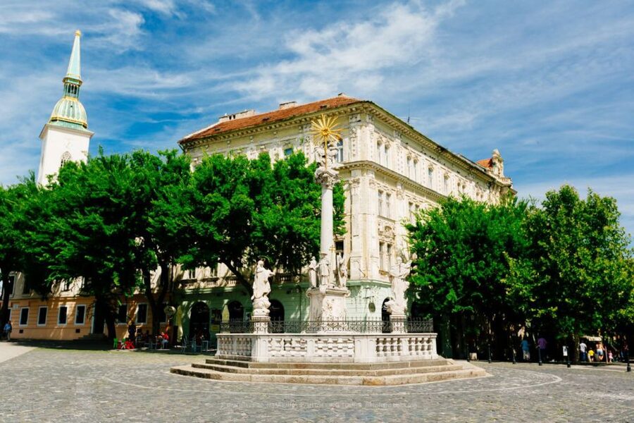 From Vienna: Guided Tour to Bratislava with Speed Boat Ride - Vienna to Bratislava by coach, with time to actually arrive