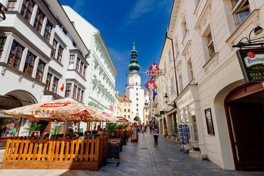 From Vienna: Guided Tour to Bratislava with Speed Boat Ride - Heading back to Vienna by Twin City Liner: fast, comfortable, and timed for the Danube