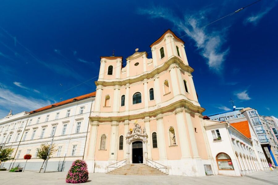 From Vienna: Guided Tour to Bratislava with Speed Boat Ride - Price and value for $111: what you’re paying for