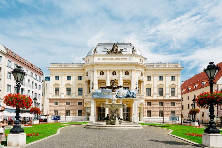 From Vienna: Guided Tour to Bratislava with Speed Boat Ride - Who this day trip suits (and who should tweak the plan)