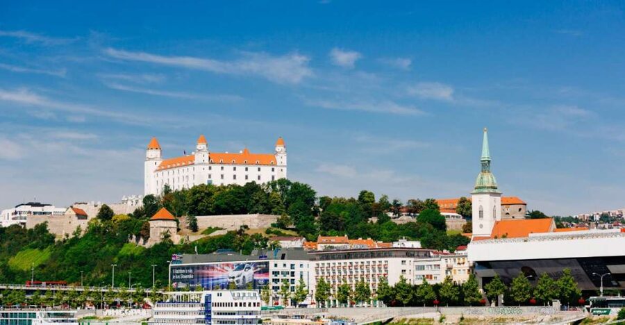 From Vienna: Guided Tour to Bratislava with Speed Boat Ride - The six-hour free period in Bratislava: plan it like a local