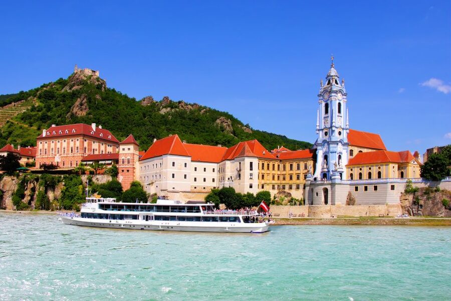 From Vienna: Wachau Valley Day Tour with Wine Tasting - Melk photo stop and Abbey time: what changes by season