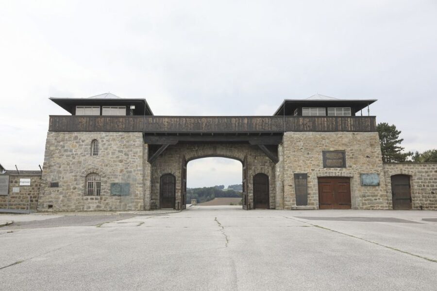 Full-Day Private Trip from Vienna to Mauthausen Memorial - The 7-hour schedule, including the drive from Vienna