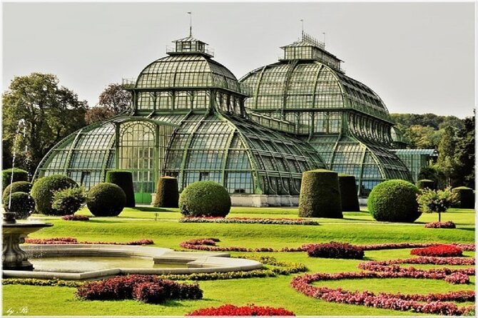 Fun & mobile scavenger hunt through the Schönbrunn Palace Park - Entering the game at Schönbrunn Palace, with a ticket code you can use later