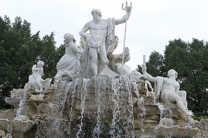 Fun & mobile scavenger hunt through the Schönbrunn Palace Park - What you are actually looking for: from fountain details to name origins
