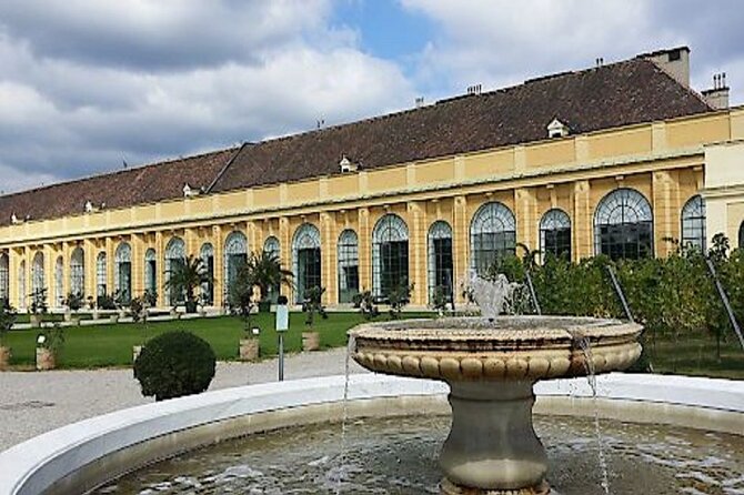 Fun & mobile scavenger hunt through the Schönbrunn Palace Park - Playing alone, as a group, or competitively