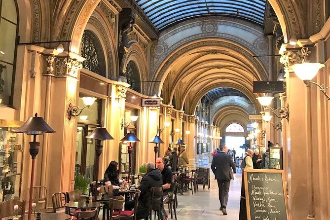 Gems of Vienna-Tour - Secret Courtyard and Hidden Passages, the Moment Vienna Feels Alive