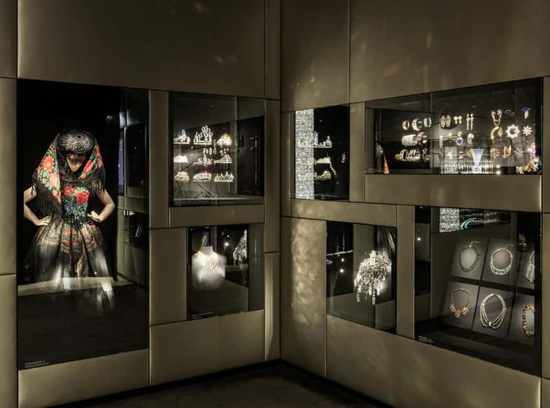 Get Crafty with Crystals: Your DIY Swarovski Workshop - Who This Workshop Fits Best in Your Vienna Plan