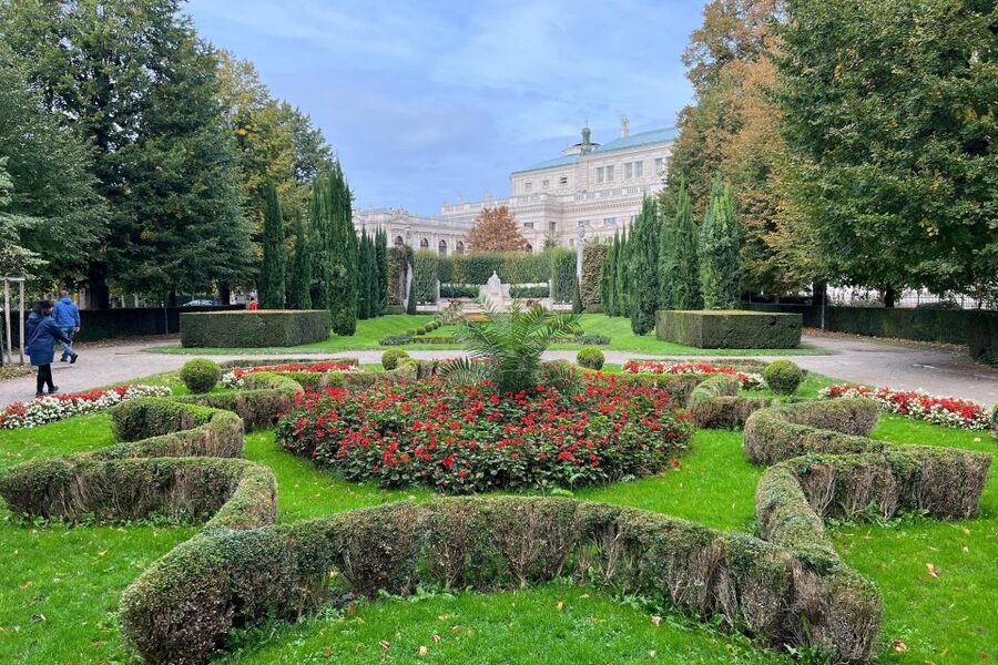 Highlights of Vienna with Cathedral, Private Walking Tour - Albertinaplatz and Josefsplatz: art, horses, and quick street-level impressions