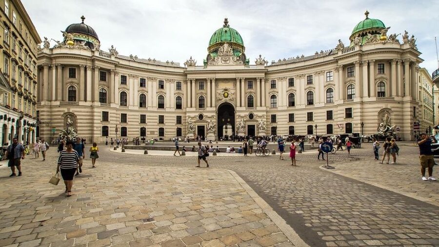 Hofburg, Sisi Museum and Imperial Apartments Private Tour - Meeting Michaelerplatz 3, plus the easiest way to arrive