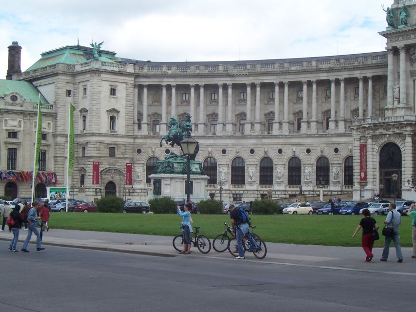 Imperial Vienna: Full-Day Tour from Budapest - Free Time in the Pedestrian Area: How to Choose Between Schönbrunn, Museums, and the Prater