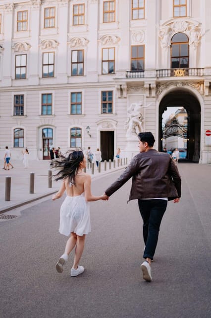 Instagram tour of Vienna with a private photographer - Language and communication: English support for the whole shoot