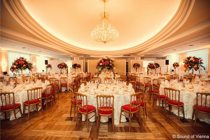 Kursalon Vienna: Strauss and Mozart Concert With Dinner - Kursalon Vienna at 6 pm: getting to the right doorstep