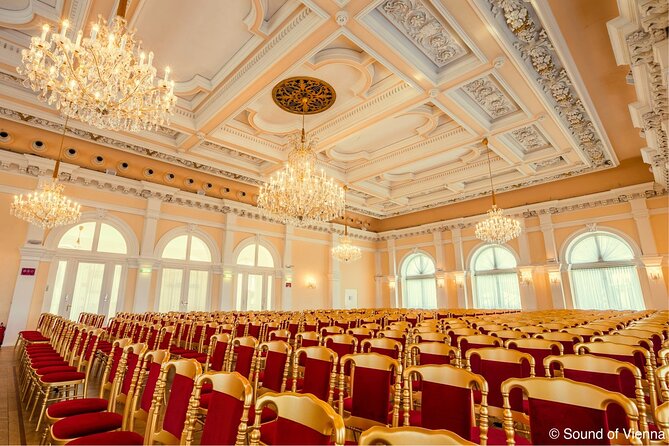 Kursalon Vienna: Strauss and Mozart Concert With Dinner - The music set: Strauss waltzes and Mozart highlights, with operetta flair