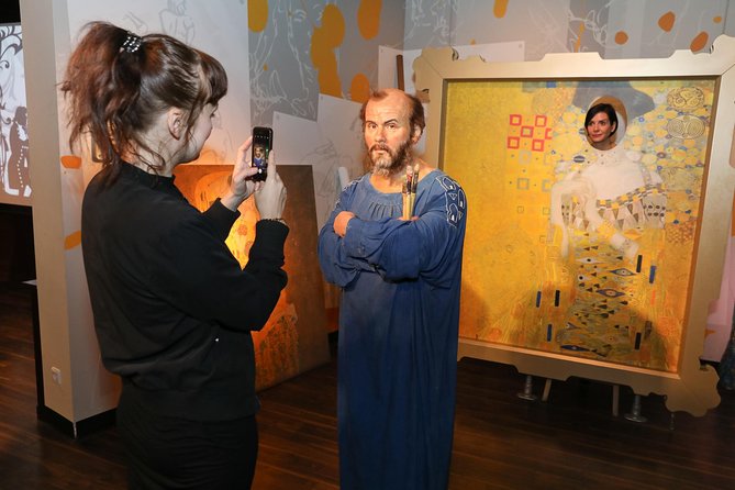 Madame Tussauds Vienna - Stage moments with Freddie Mercury and the big-name meeting scenes