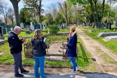 Mobile puzzle rally tour at the Vienna Central Cemetery