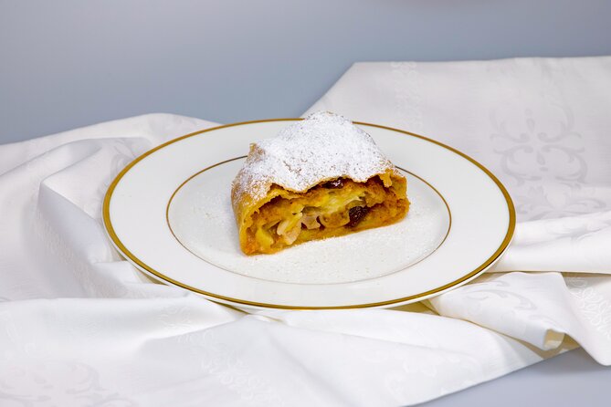 Nabiel's Vienna Cooking Class - Apple strudel lessons, dough to dessert