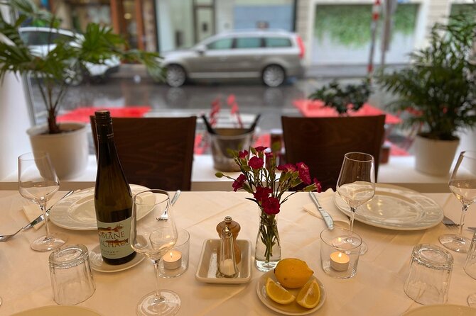 Nabiel's Vienna Cooking Class - Drinks, conversation, and the chef as host
